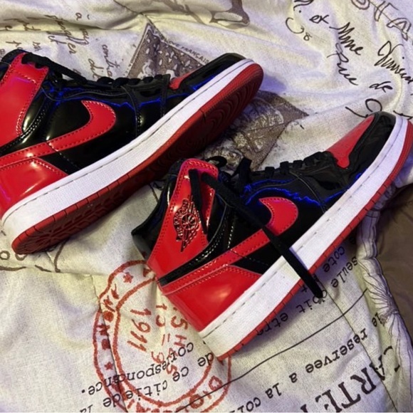 Red and black Nike - Picture 2 of 2